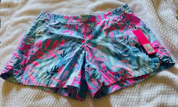 Lilly Pulitzer Pants - NWT Lilly Pulitzer Sunrise Bay Ocean View Shorts M You've Been Spotted Porto Blu